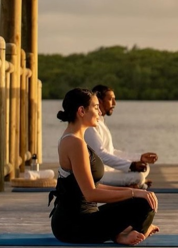 ياسمين صبري تمارس اليوغا