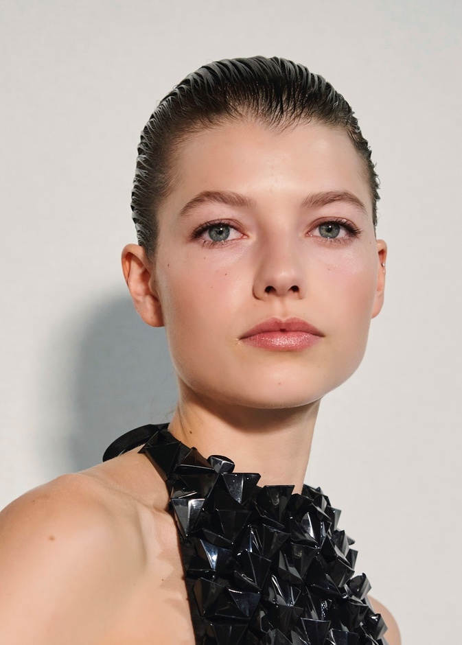 خطوات تطبيق مكياج نيود ومشرق في عيد الفطر لإطلالة ناعمة