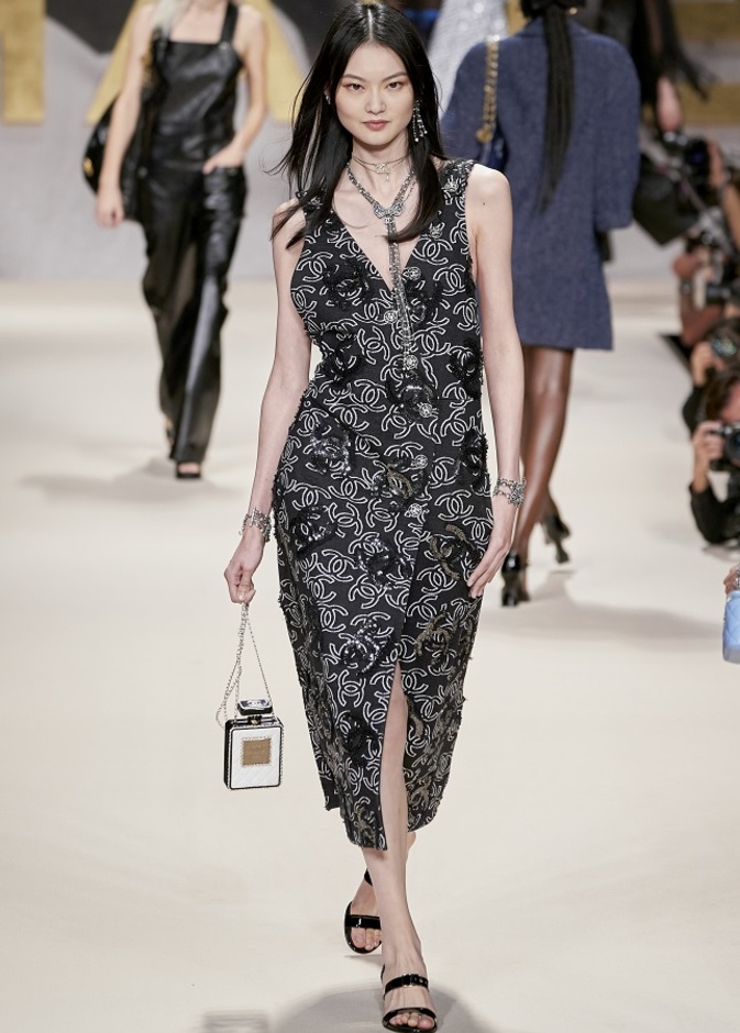 موديلات فساتين ميدي للصيف لمناسبات الموسم من Valentino