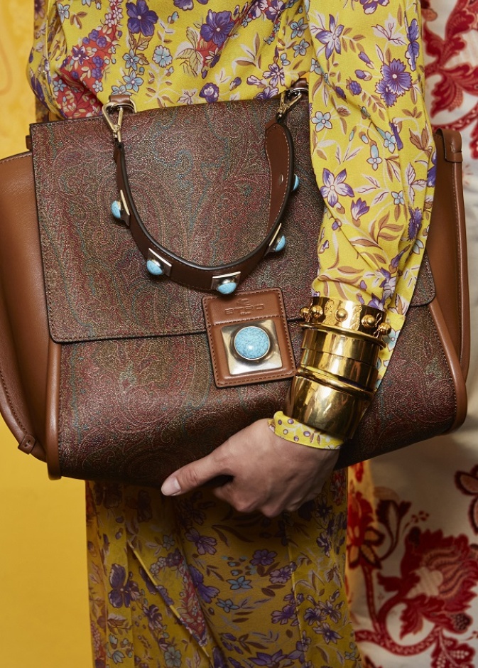 موديلات حقائب بنية مميّزة ولافتة من Etro