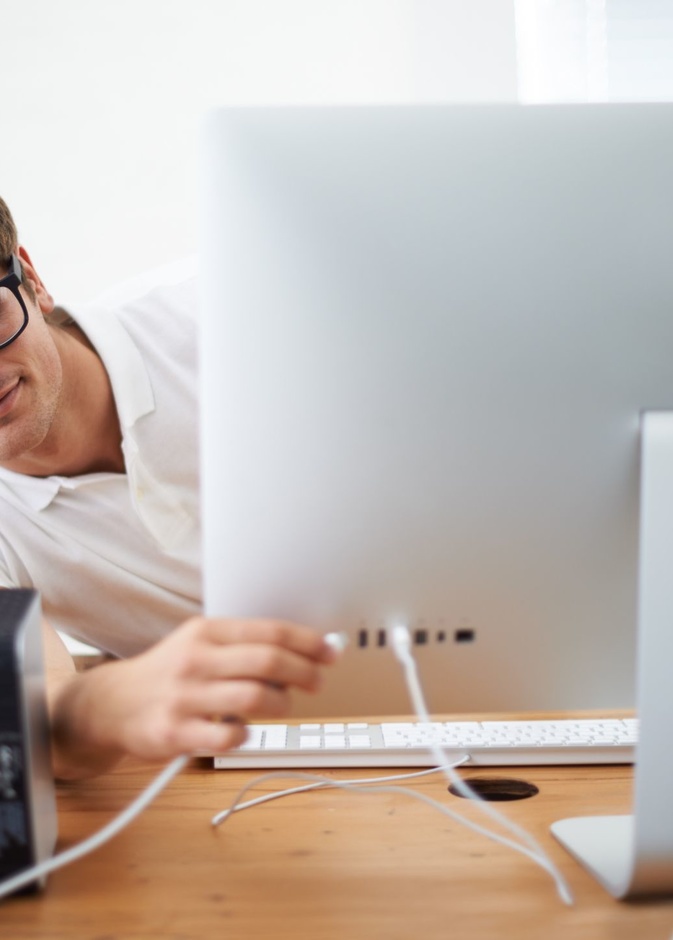 أبل تطلق أطول كابل في العالم بقدرة شحن حتى 100 وات