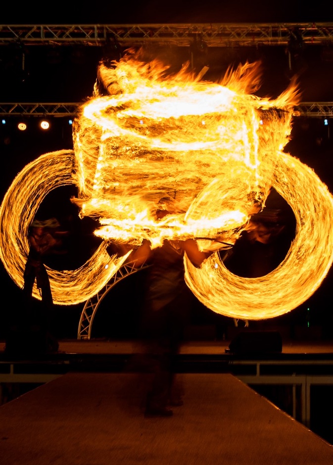 العروض النارية.. تجربة ساحرة لعشاق المغامرة في موسم جدة 2022
