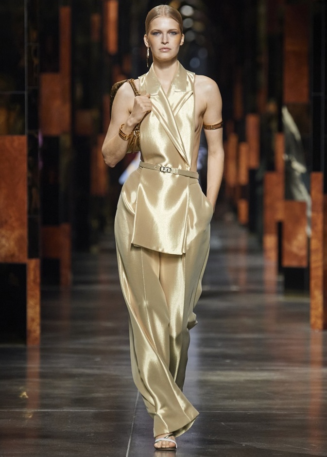 تنسيق الألوان الميتاليك بأسلوب Fendi الراقي