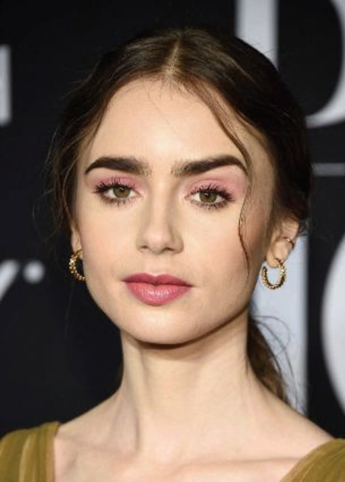 صيحة الحواجب الطبيعية والكثيفة.. أبرز النصائح والمستحضرات لتتألقي بها