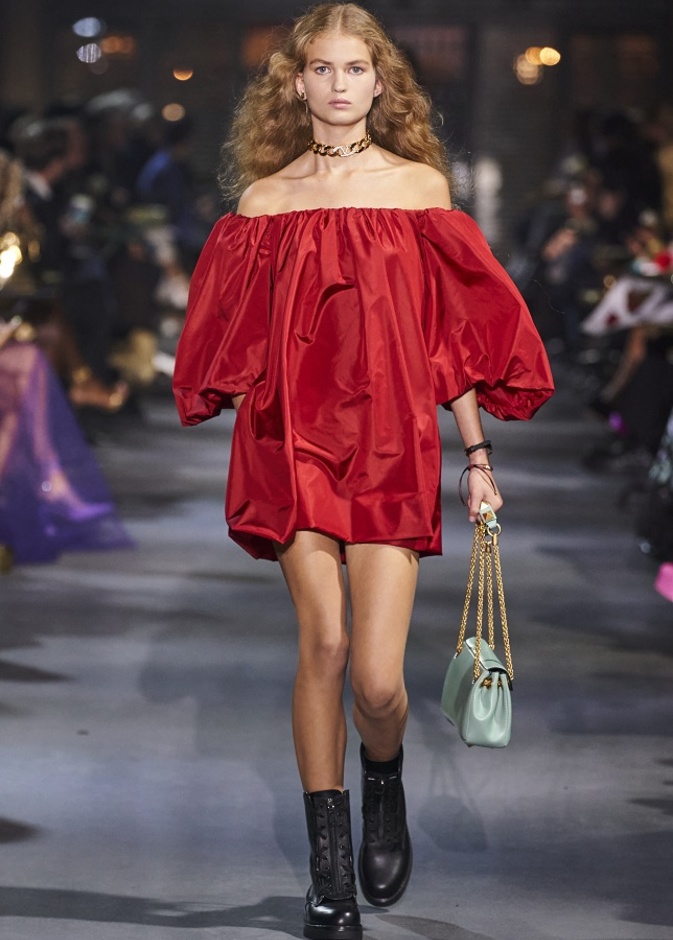 موديلات أزياء قصيرة 2022 للوك جذاب وساحر لصيف 2022 من Valentino