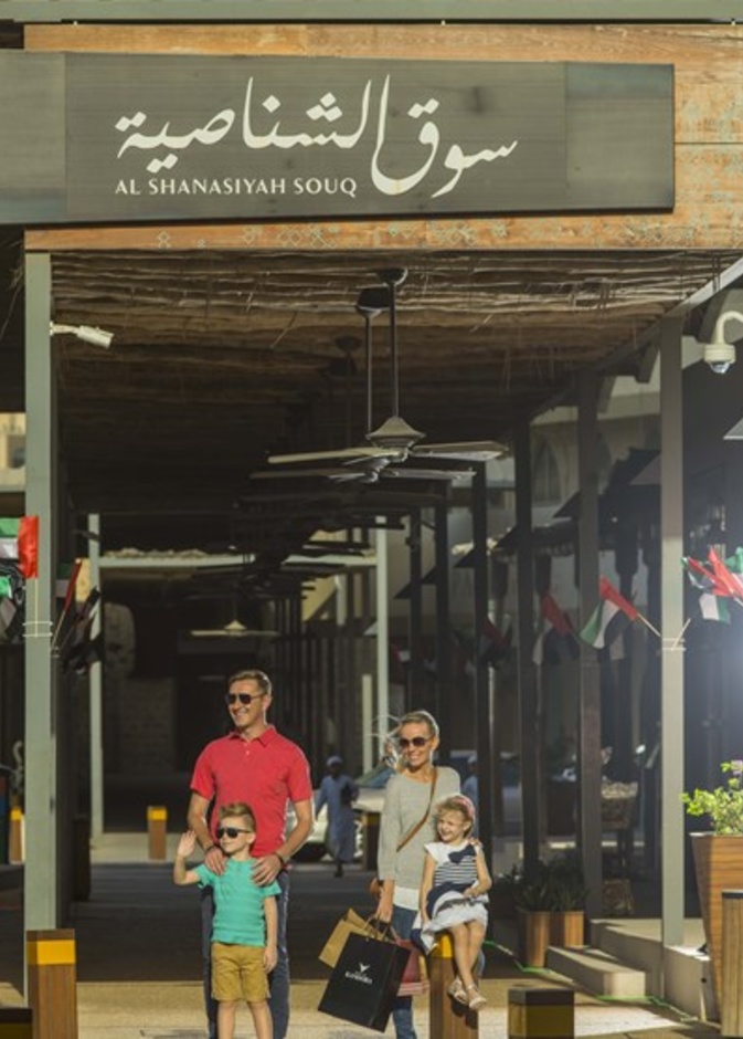 سوق الشناصية.. وجهة ساحرة لشراء الهدايا والتذكارات المميزة في الشارقة