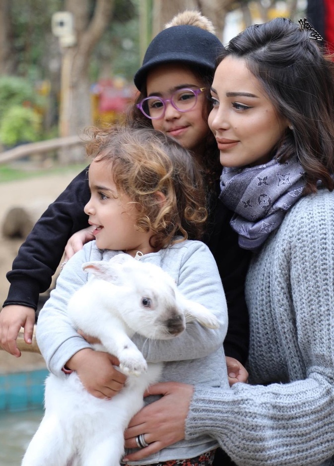 بسمة بوسيل وابنتيها