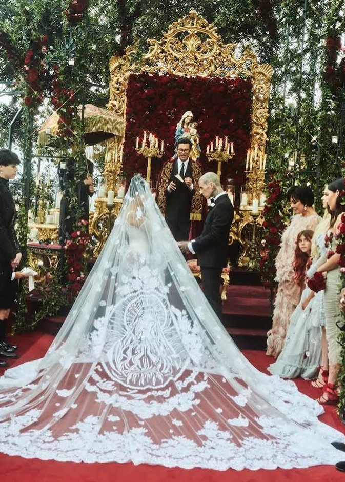 كورتني كارداشيان وترافيس باركر