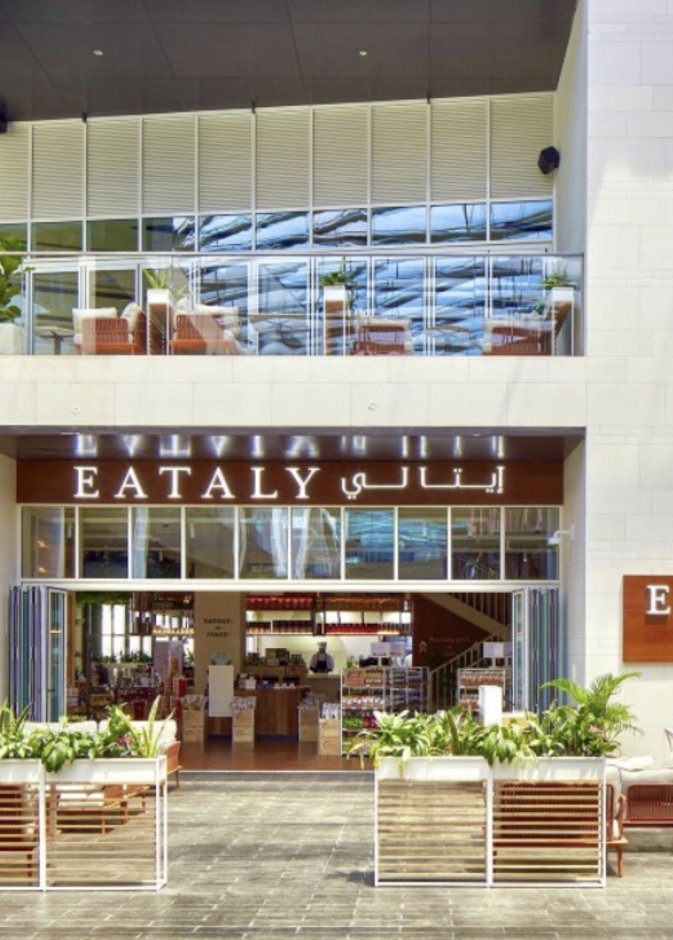 "هي" في "إيتالي آت ذا بيتش": تجربة إيطالية أصيلة وإطلالة لا تقاوَم! 