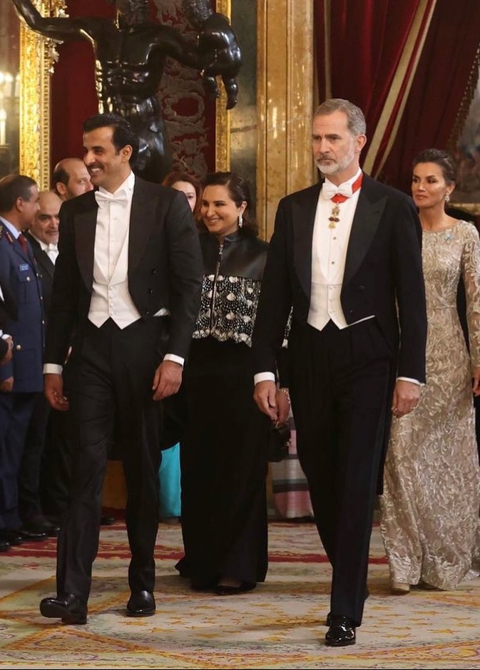 ملك وملكة إسبانيا يستضيفان حفل عشاء لأمير قطر وزوجته