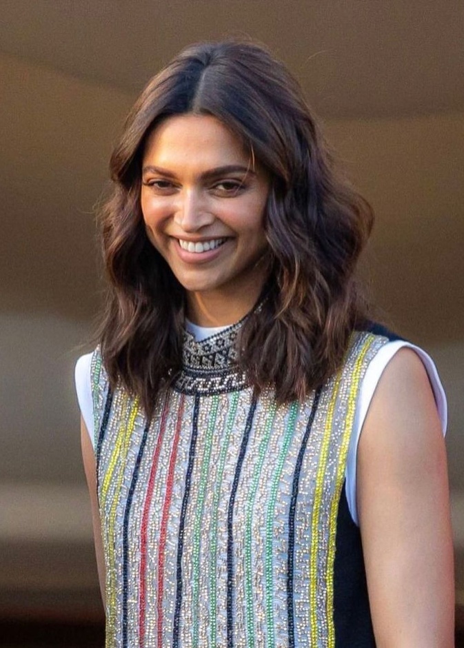 ديبيكا بادوكون في عشاء لجنة التحكيم في مهرجان كان