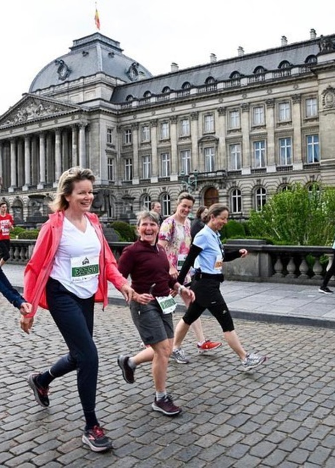 الملكة ماتيلد وابنها إيمانويل يشاركان في سباق حول بروكسيل