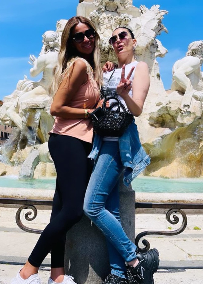 غادة عبد الرازق وابنتها