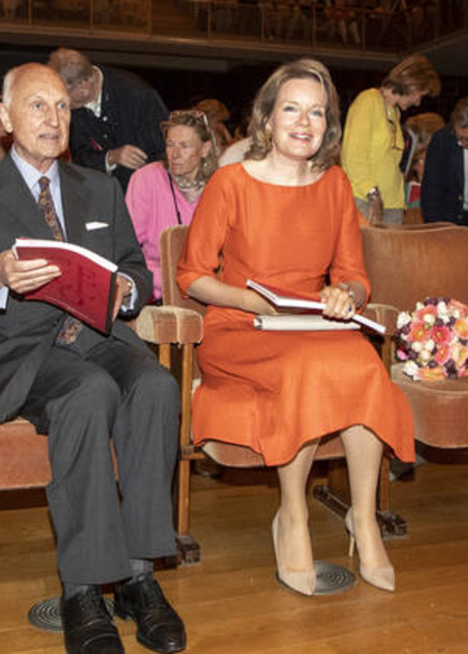 الملكة ماتيلد تحضر التصفيات نصف النهائية لمسابقة التشيلو لعام 2022