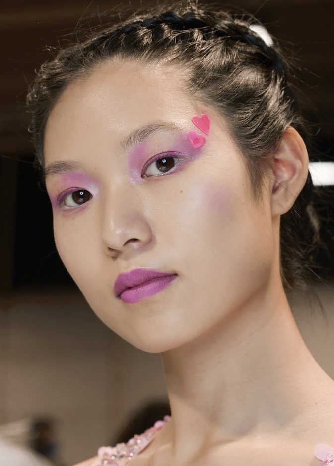 resized_مكياج عيون عصري من عروض Celia Kritharioti  لصيف 2022