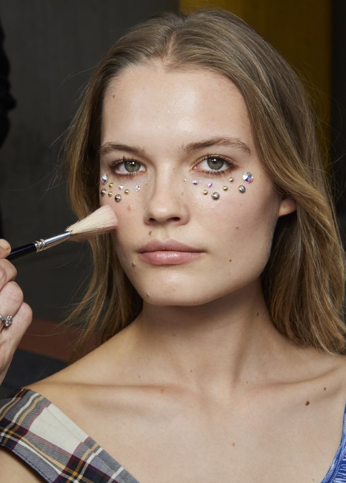 أفكار هدايا مثالية للمرأة العربية في العيد من أحدث إصدارات مستحضرات التجميل