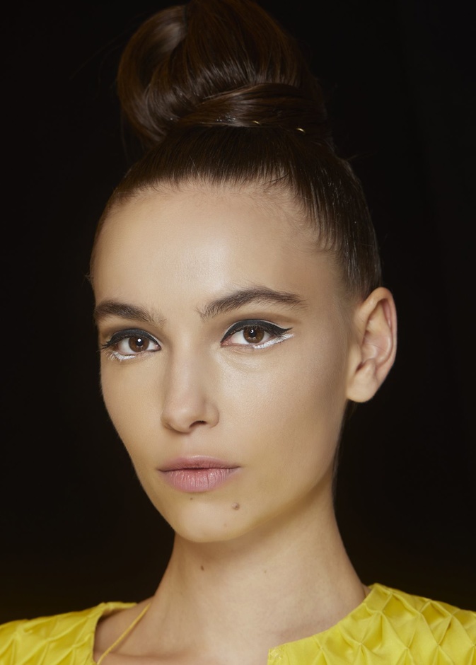 3 ألوان كحل تناسب رسمات العيون الصغيرة كيف تطبّقيها في صيف 2022