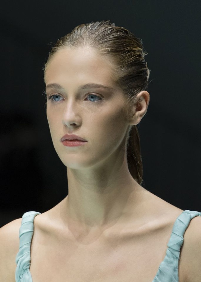 خلطات طبيعية لنضارة بشرة الصبايا في فترة الإمتحانات