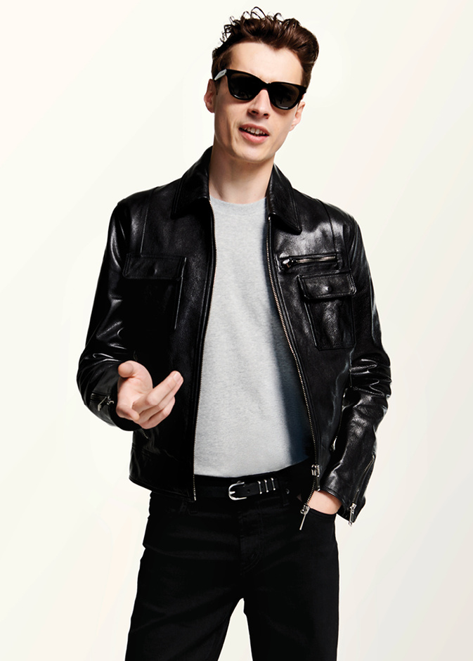 منصّة The Outnet تقدم حملتها الجديدة الخاصة بالملابس الرجالية لموسم الربيع