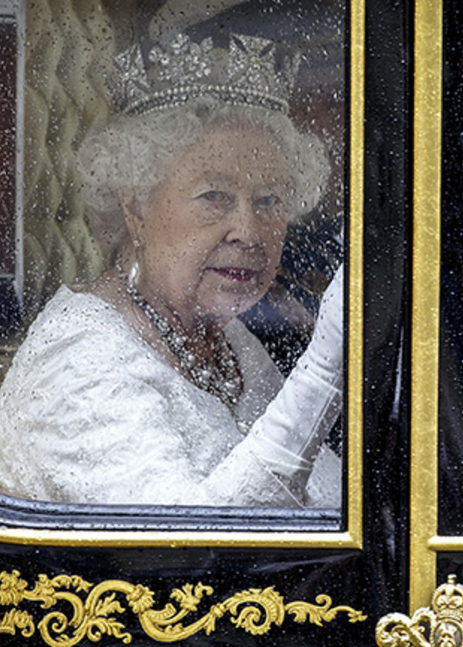 ملكة بريطانيا تستعد للقيام بظهور علني الأسبوع المقبل