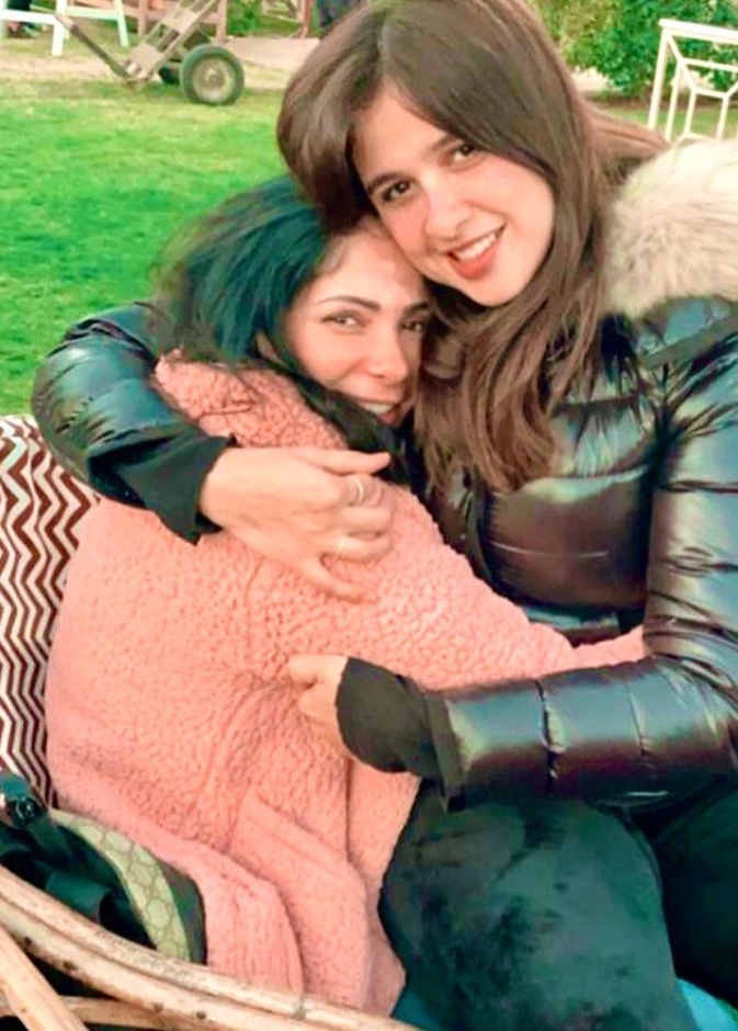 ياسمين عبد العزيز ومنى زكي 