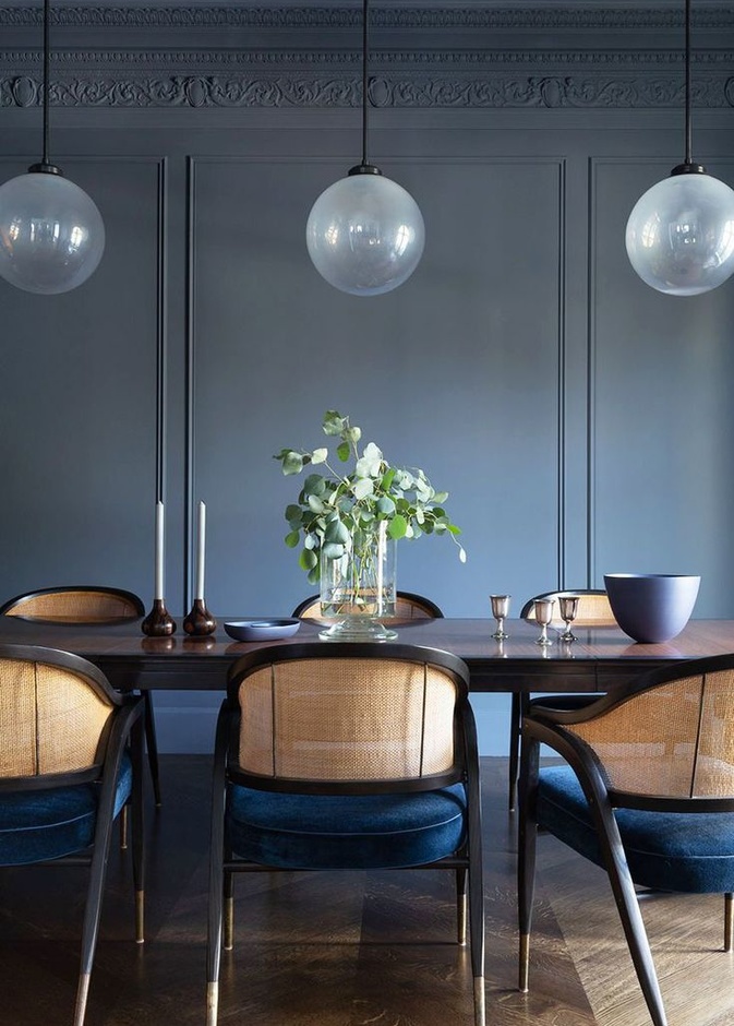 أثاث عصري مع ديكور غرفة طعام كلاسيكية