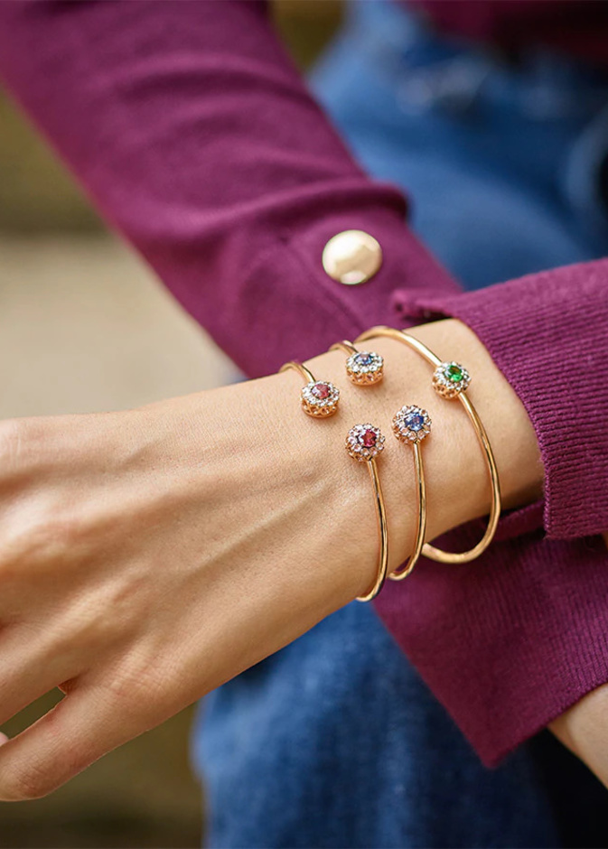 أجمل الأساور المرصعة بالأحجار الكريمة الزرقاء