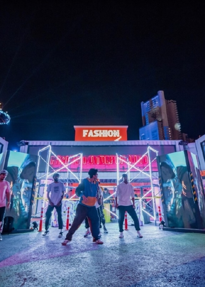 أزياء مستوحاة من فن الشوارع بأحدث الاطلالات بقرية الأزياء في موسم جدة