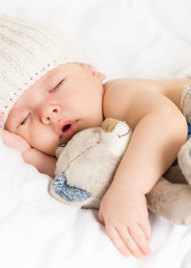 أسباب كثرة حركة الطفل الرضيع أثناء النوم