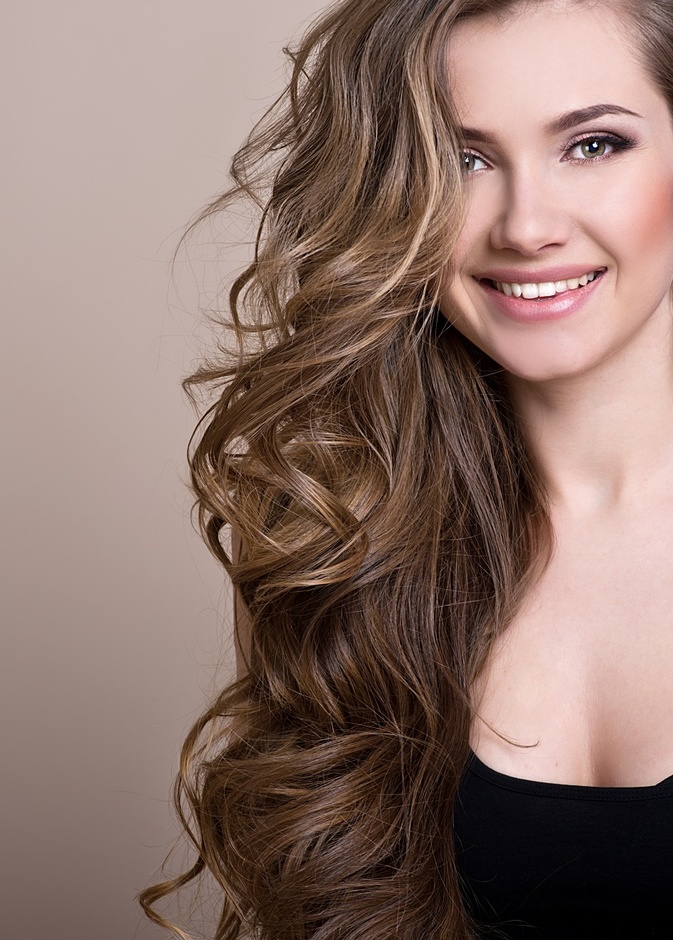 أسرار انجذاب الرجال للنساء ذوات الشعر الطويل