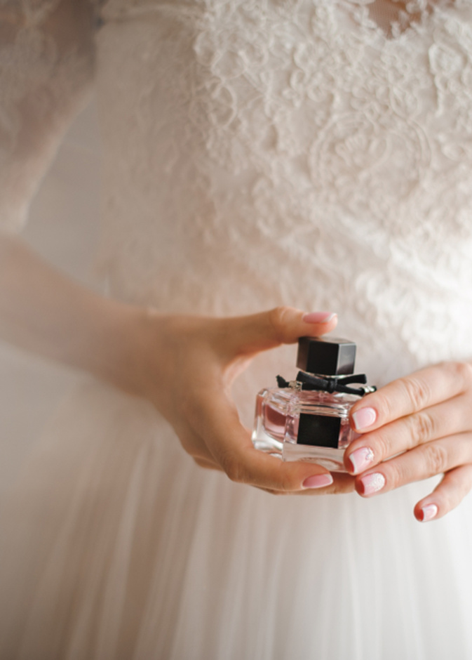 اختاري العطر الذي يجعلك تشعرين بالتألق ويبرز هويتك