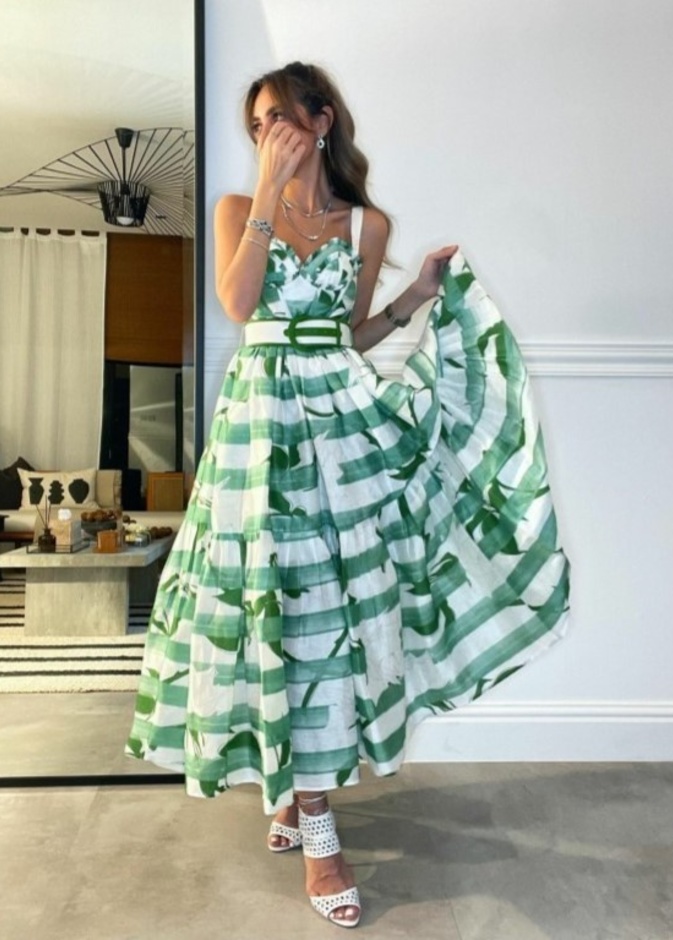 اطلالات الإجازة الصيفية بلمسات عصرية متنوعة من وحي الفاشينيستا السعودية "عالية خليل"