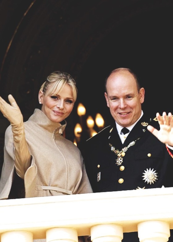 الأمير يصف فترة غياب زوجته بالقاسية