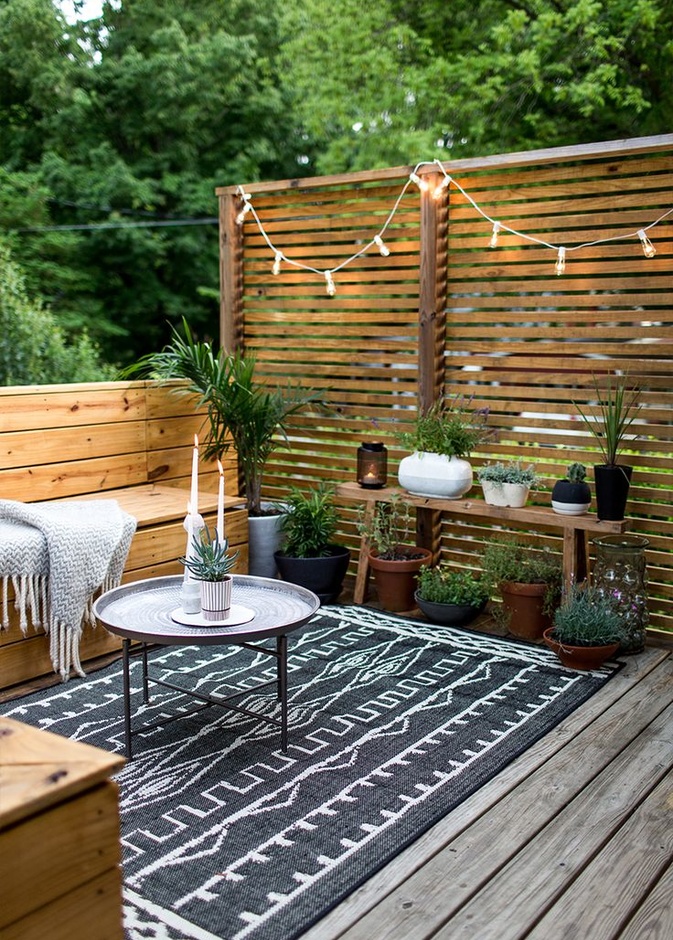 الإنارة والشموع لجلسات خارجية دافئة