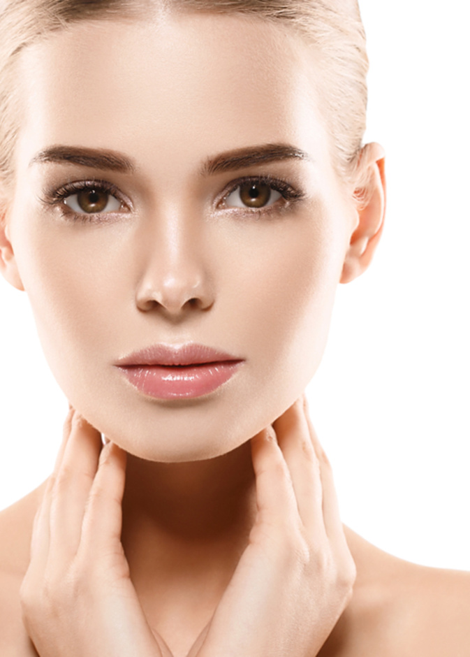 الحليب وزيت اللوز المر رائع لبشرتك