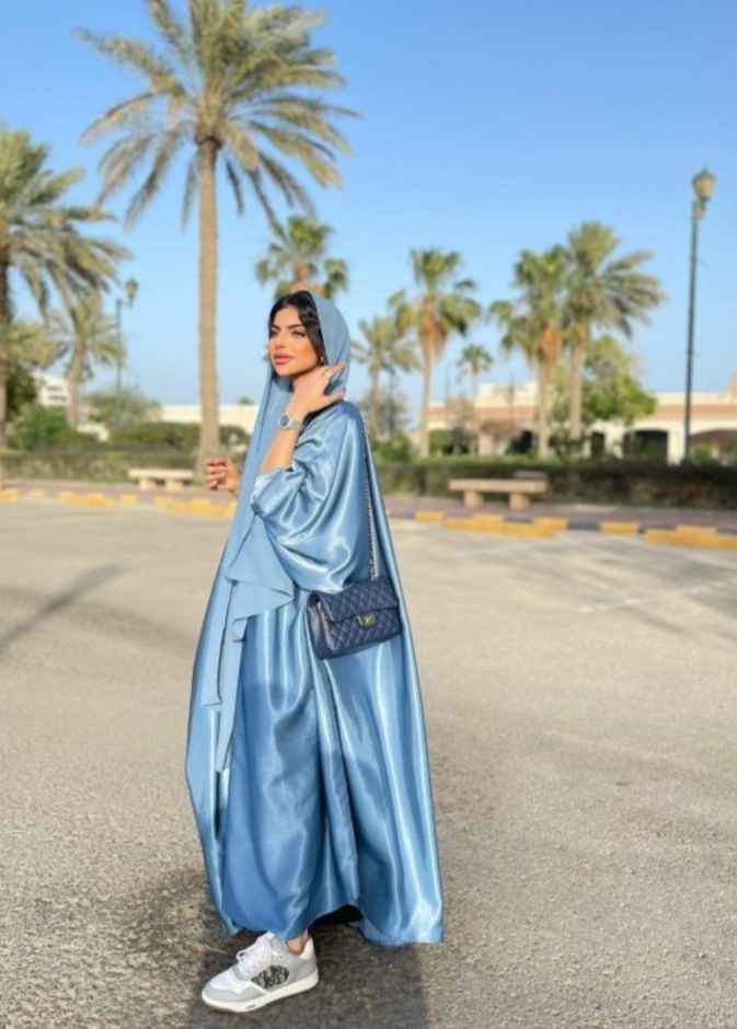 عبايات عصرية ملونة من وحي شهد الزهراني