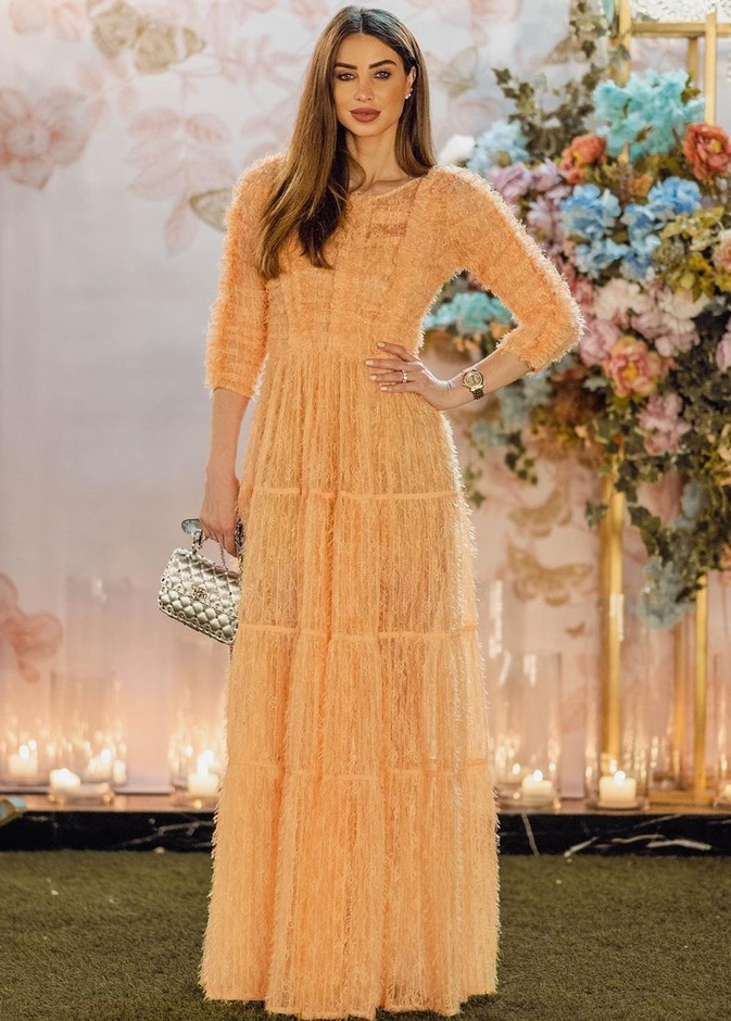 إطلالات محتشمة للصبايا من وحي أنابيلا هلال