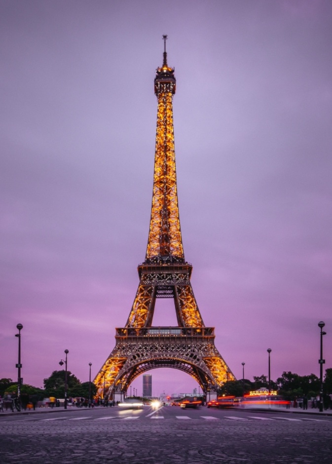 برج إيفل Eiffel Tower بواسطة Denys Nevozhai