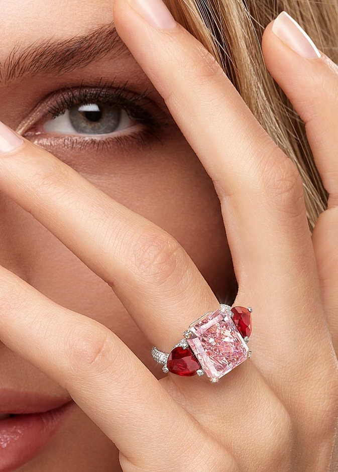 تعرفي على مجموعة إكسيبشنال ستونز الاستثنائية من شوبارد