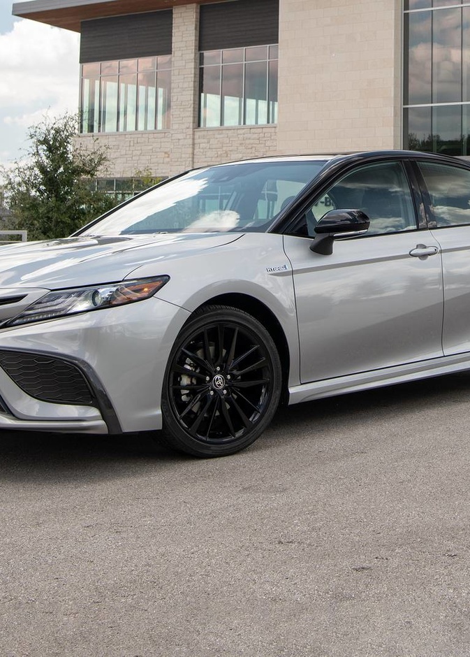 تويوتا تطرح 5 سيارات هايبرد في السوق السعودي