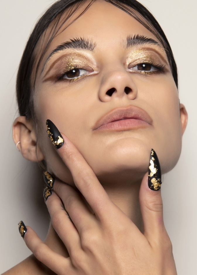 زيت الزيتون والسكر لتقوية وتعزيز نمو الأظافر