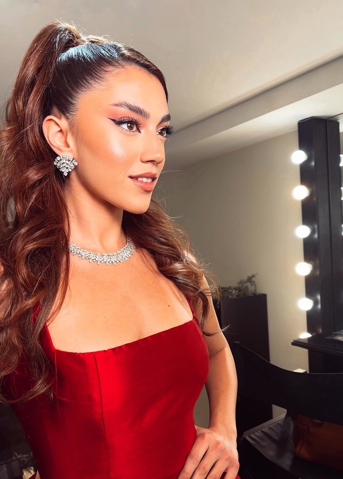 ستيفاني عطالله بقطع مجوهرات مرصّعة بالماس من توقيع العلامة التجارية Azar Gems