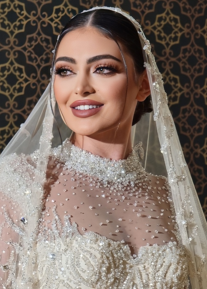 شقيقة المصمم جان شارل زكريا عروس الموسم