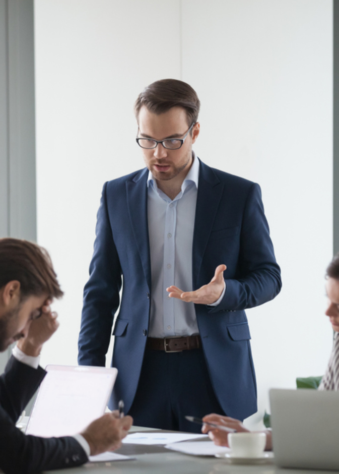 كيف تطور المرأة من ذاتها لتستطيع التعامل مع المدير المتنمر