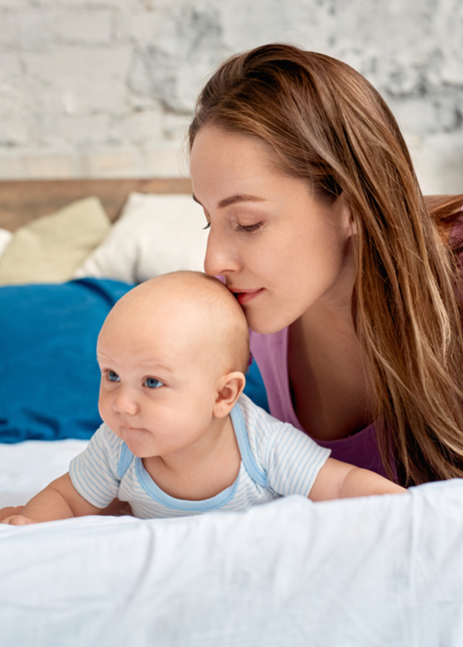 طرق تعديل رأس الطفل الرضيع