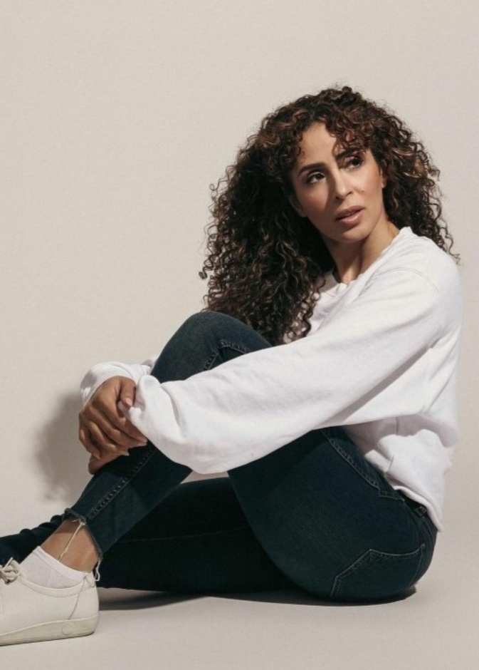 "عائشة كاي" أول فنانة سعودية تنضم إلى نقابة الممثلين الكندية