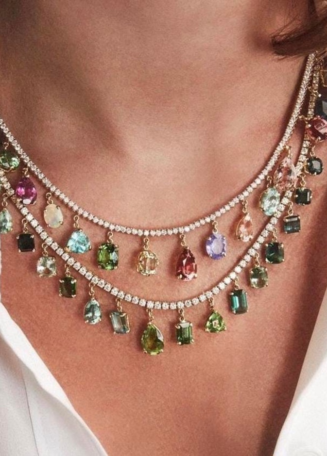 عقد من جاكي آيش  Jacquie Aiche