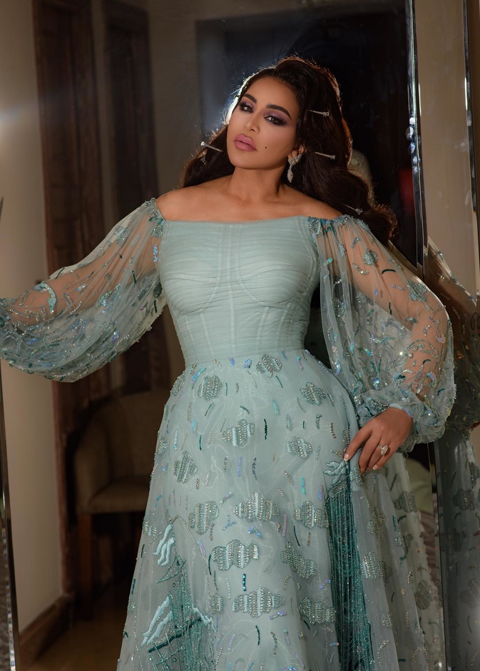 فساتين سهرة باللون الازرق الفاتح انستقرام@ahlamalshamsi