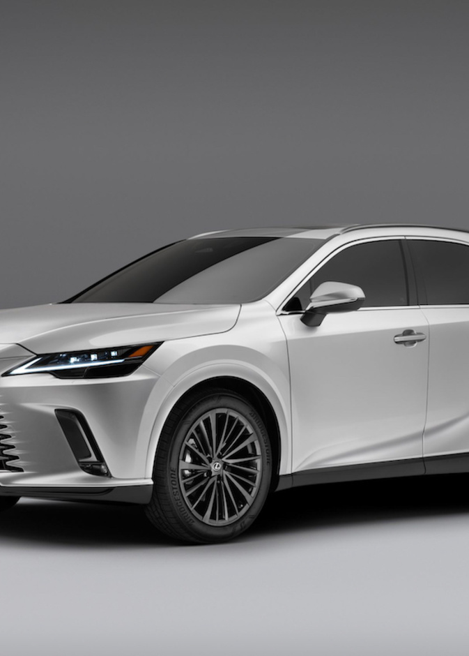 لكزس تجري تعديلات داخلية وخارجية على Lexus RX