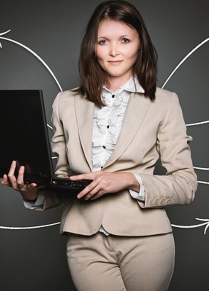 ما هي أهمية تعزيز الثقة بالنفس للمرأة وخطواتها